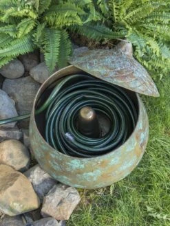 Acorn Hose Pot -Garden Tool Store 3 4 crop 8613361 01V
