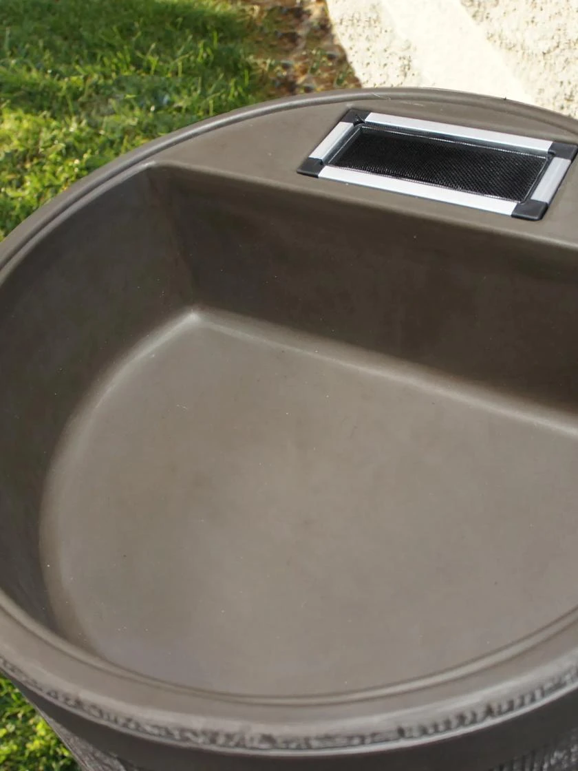 Round Rain Barrel With Planter, 35 Gallons 5 Round Rain Barrel With Planter, 35 Gallons - Image 3